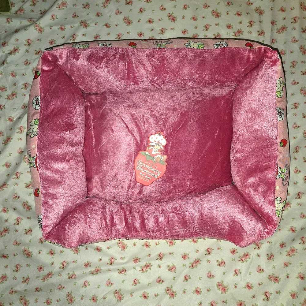 Strawberry Shortcake and Pupcake Plush Pet Bed Velvety Lining Very Cushy, BNWT
